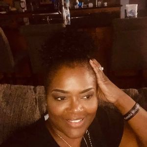 Meet your Posher, Regina